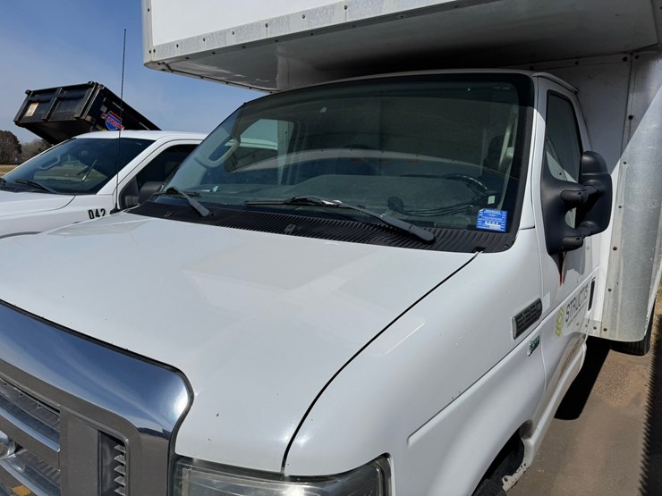 2010-ford-e350-image-7