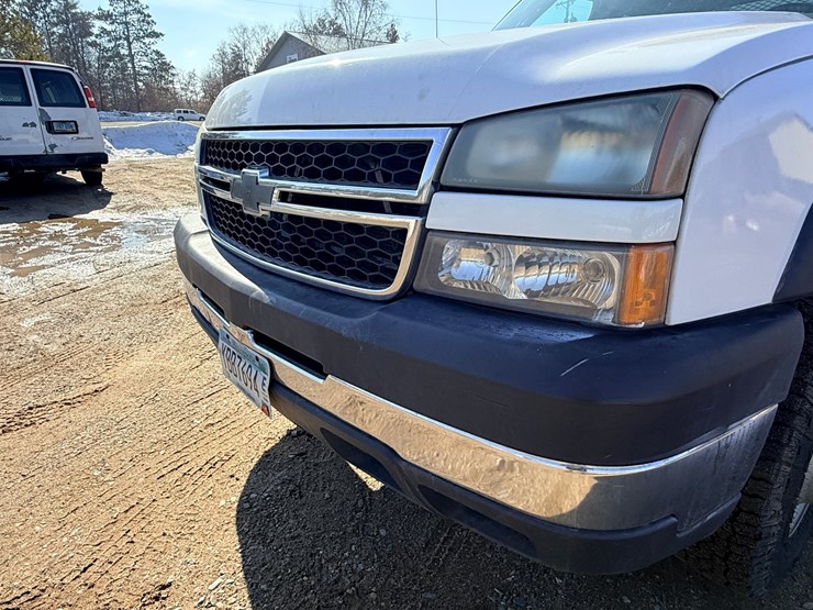 2006-chevrolet-3500hd-image-38
