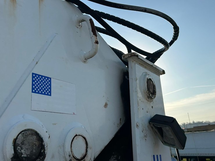 peterbilt-365-image-48