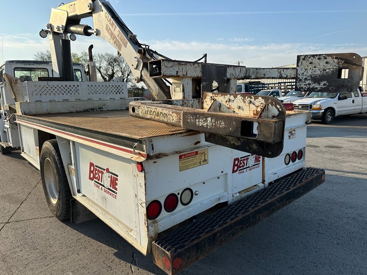 freightliner-fl70-image-16