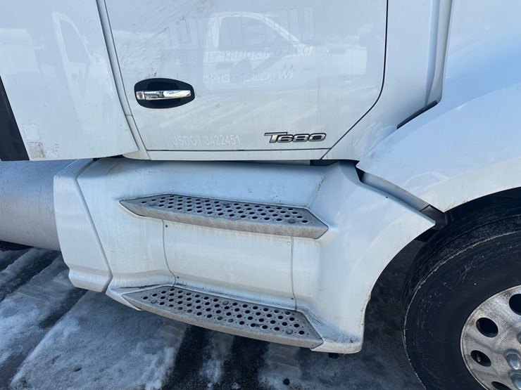 2017-kenworth-t680-image-15