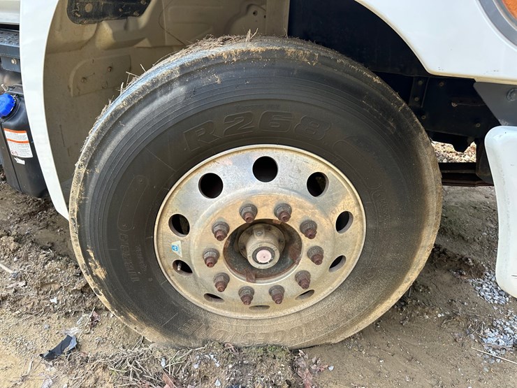 2020-hino-268-image-39