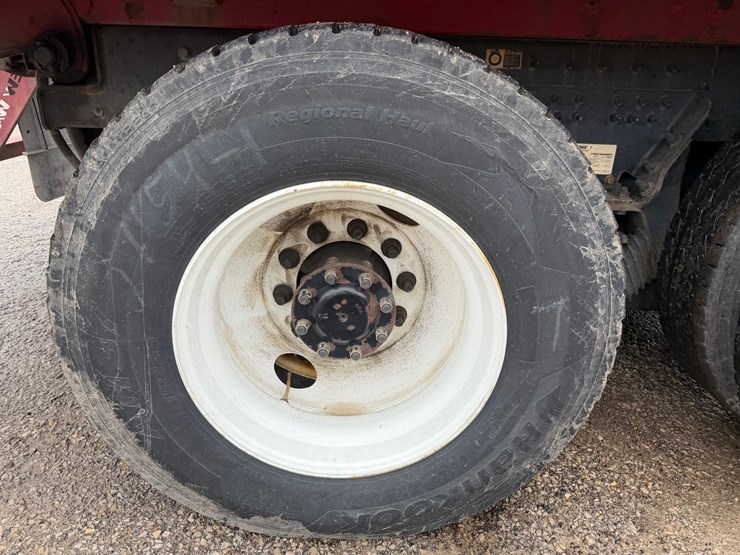 #1360-•-2019-peterbilt-pb520-side-load-garbage-truck-image-79