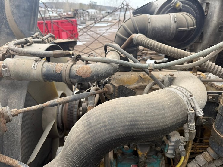 #1117-•-volvo-whitegmc-day-cab-truck-tractor-image-16