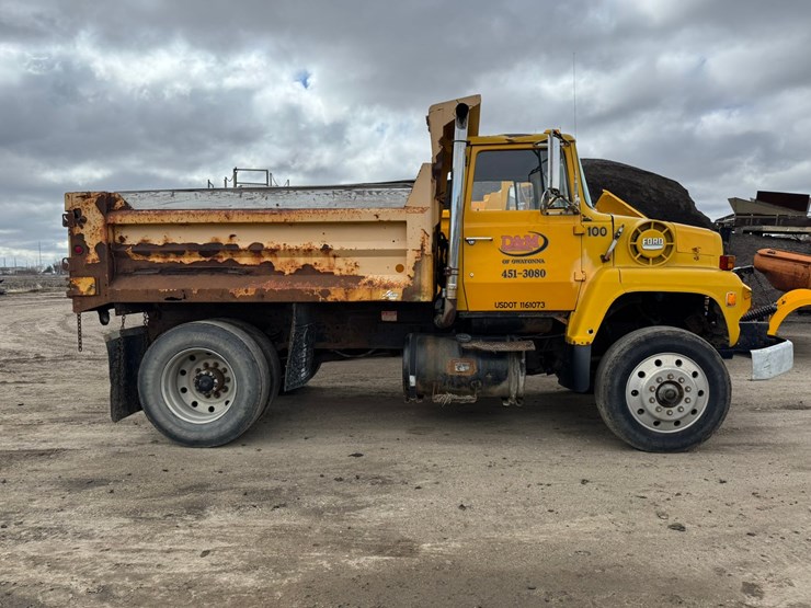 1977-ford-8000-image-5