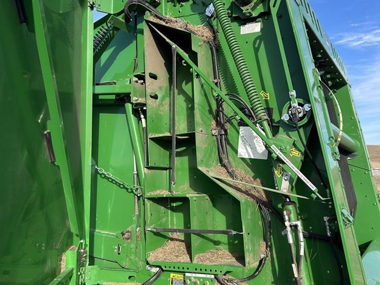 2019-john-deere-560m-image-15