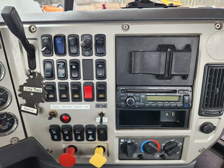 2014-massey-ferguson-8-image-35