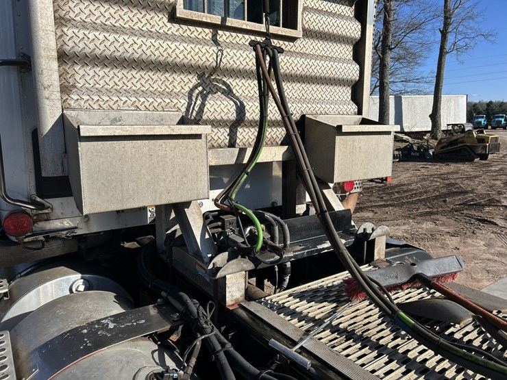 2020-kenworth-t880-image-19