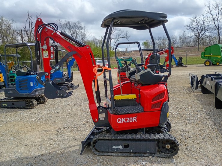 #24175-•-2025-agt-qk20r-mini-excavator-image-1