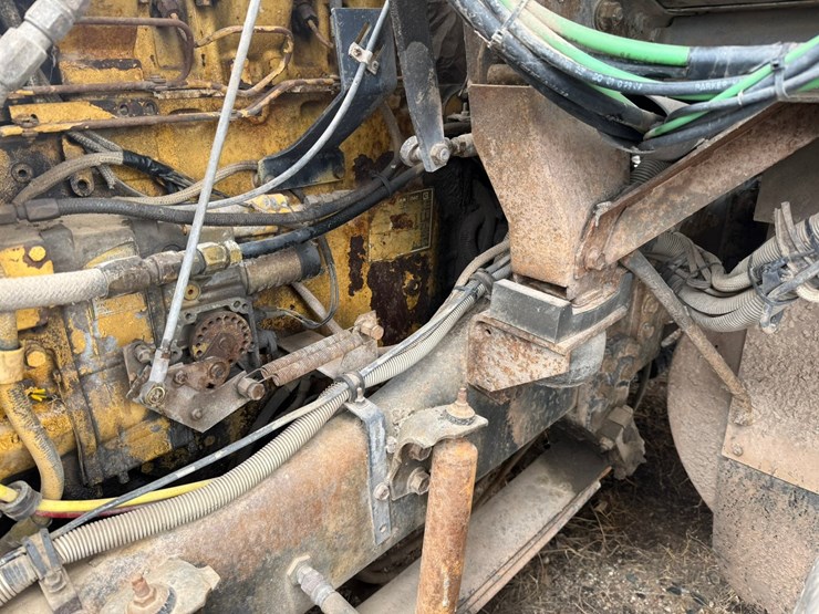 #1117-•-volvo-whitegmc-day-cab-truck-tractor-image-11