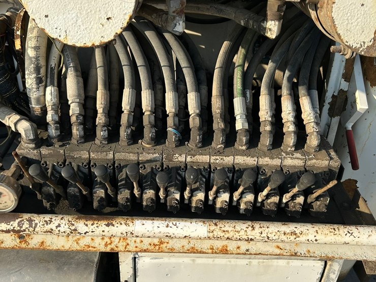 peterbilt-365-image-33