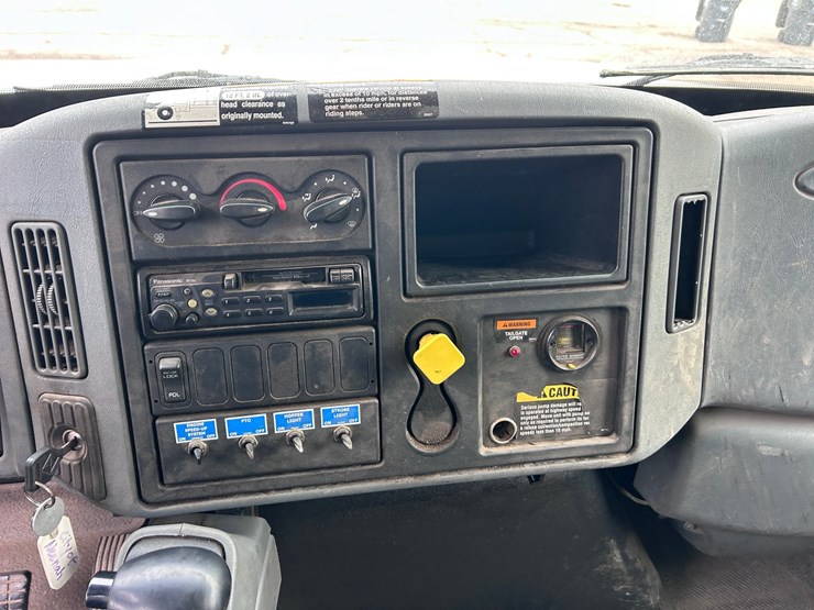 2003-international-7400-image-46