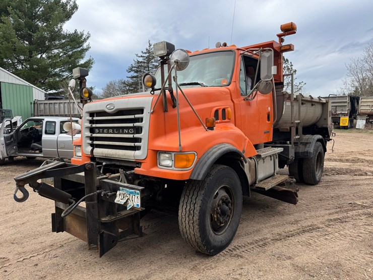 #2168-•-2001-sterling-4x2-snow-plow-truck-image-1