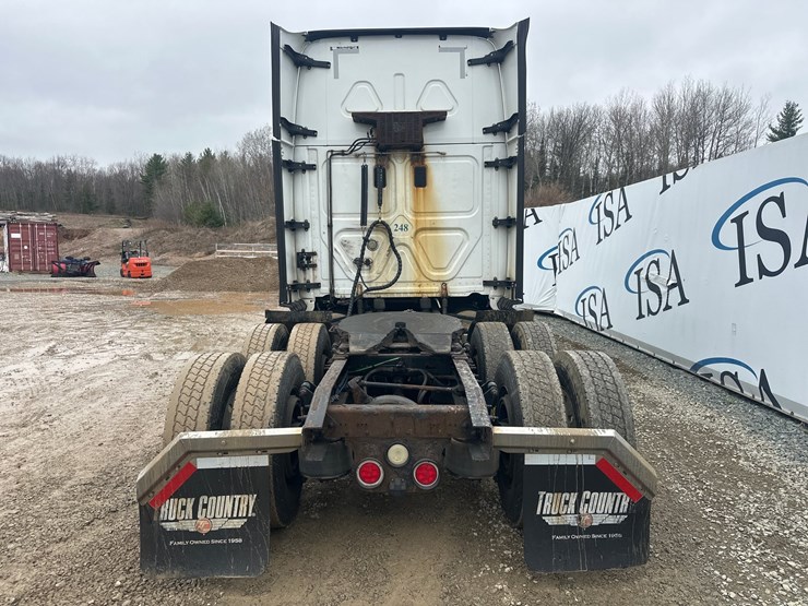 2016-massey-ferguson-8-image-4