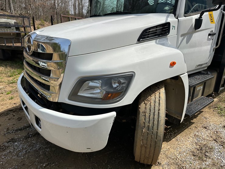 2020-hino-268-image-7