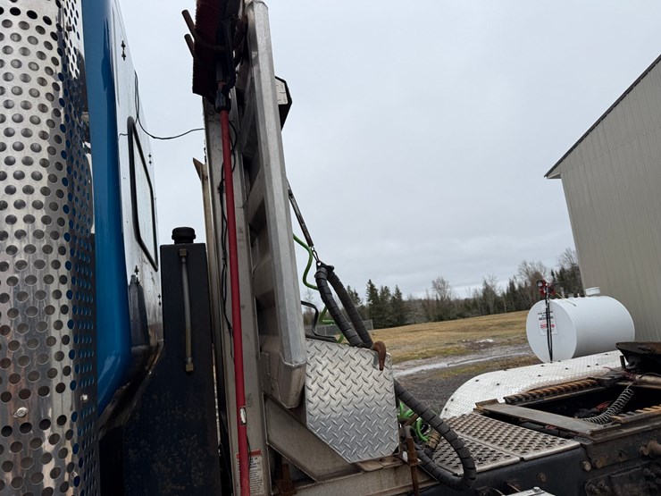 2020-kenworth-t800-image-37