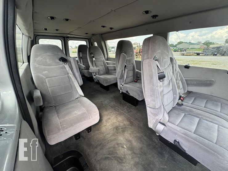 2013-ford-e350-image-6