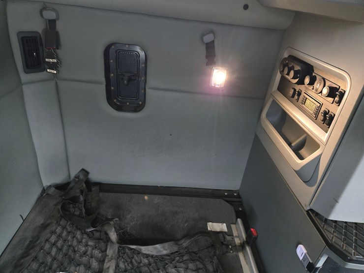 2017-kenworth-t680-image-86