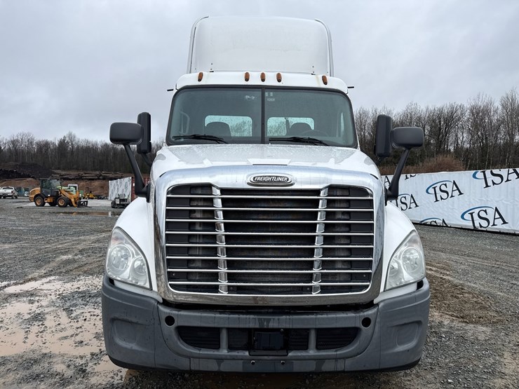 2016-freightliner-cascadia-125-image-5