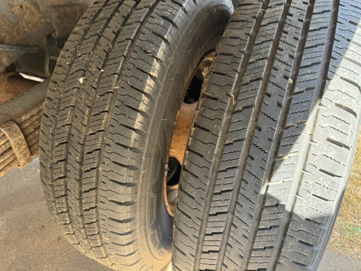 2010-ford-e350-image-41