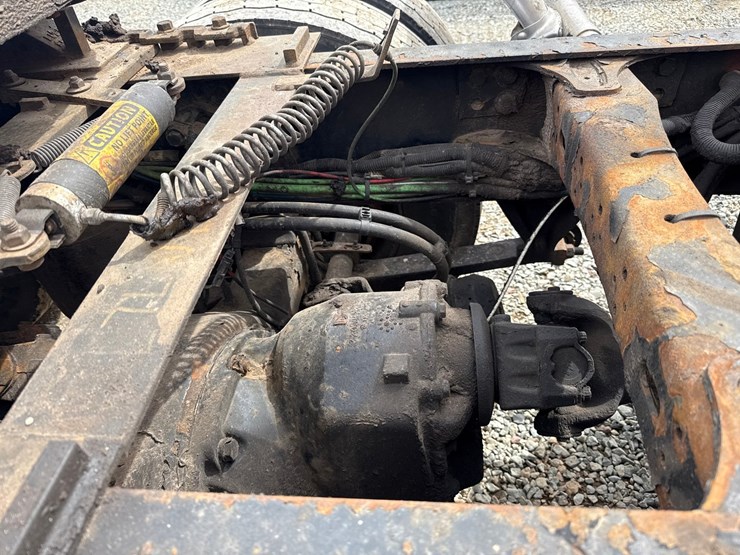 2018-freightliner-122sd-image-44