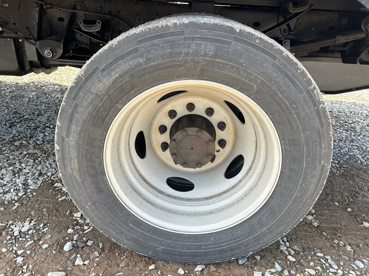 2011-ford-f550-image-77