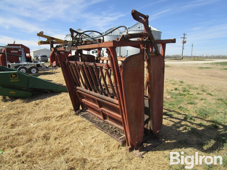 hydraulic-squeeze-chute-image-7