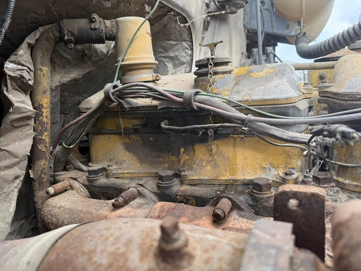 #1117-•-volvo-whitegmc-day-cab-truck-tractor-image-23