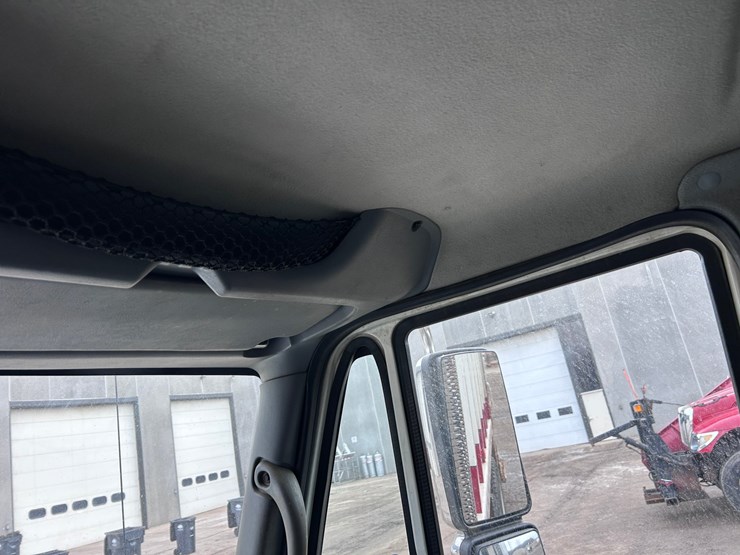 2003-international-7400-image-42