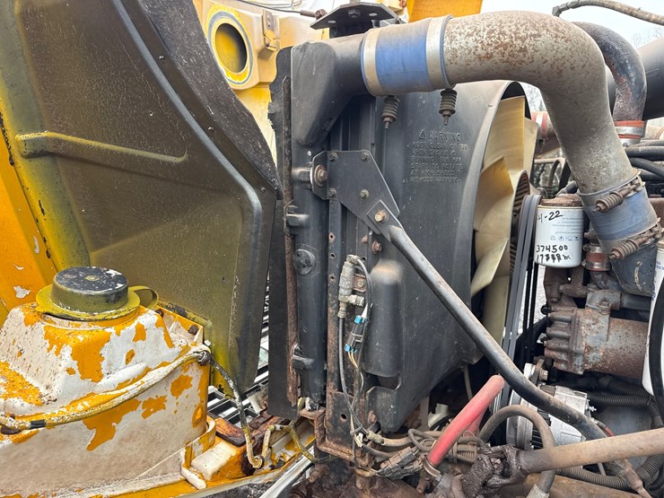 1996-mack-ch613-image-13