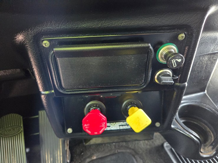 2002-peterbilt-379-image-71