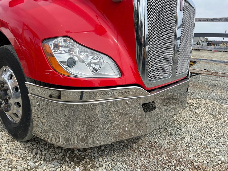 2015-kenworth-t680-image-11