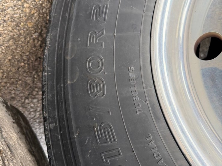 #1360-•-2019-peterbilt-pb520-side-load-garbage-truck-image-71