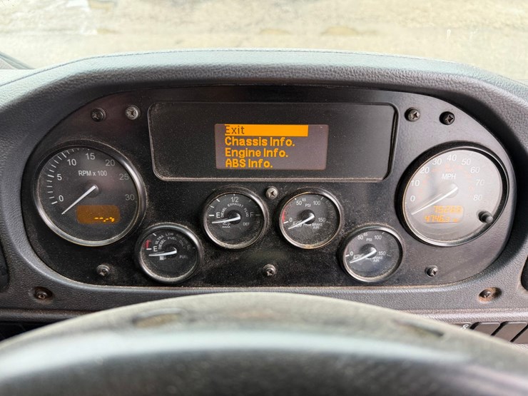 #1360-•-2019-peterbilt-pb520-side-load-garbage-truck-image-59