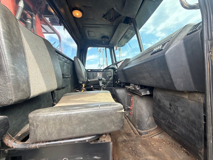 1990-massey-ferguson-8-image-65