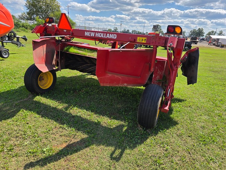 2022-new-holland-210-image-11