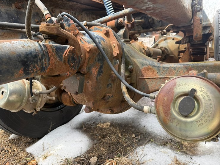 #1117-•-volvo-whitegmc-day-cab-truck-tractor-image-54