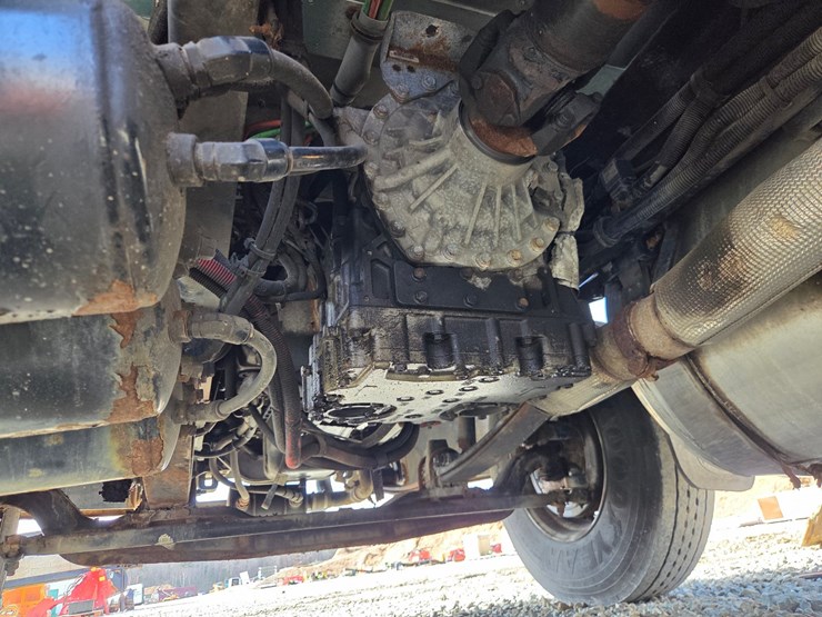 2013-peterbilt-337-image-32