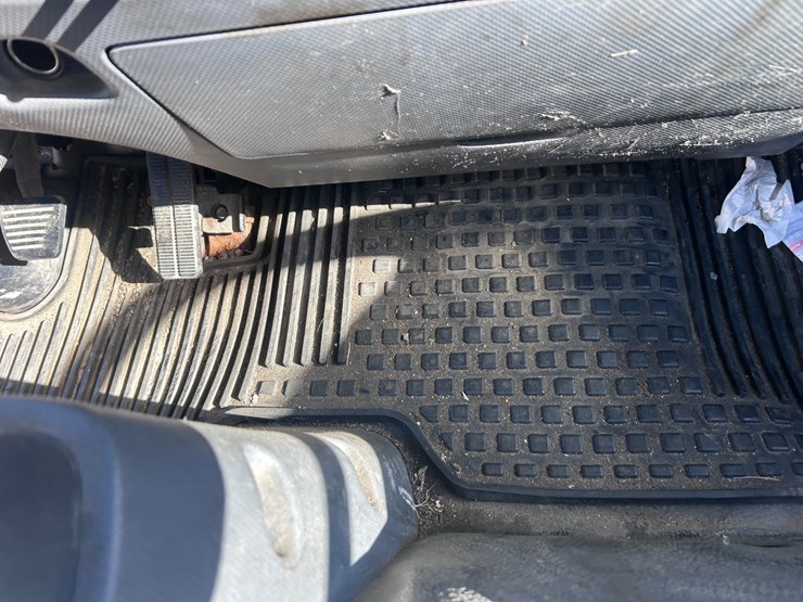 2012-isuzu-npr-image-50