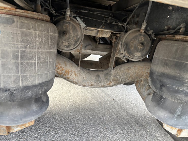 2005-gmc-t7500-image-80