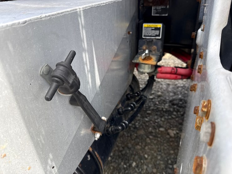 2016-massey-ferguson-8-image-64