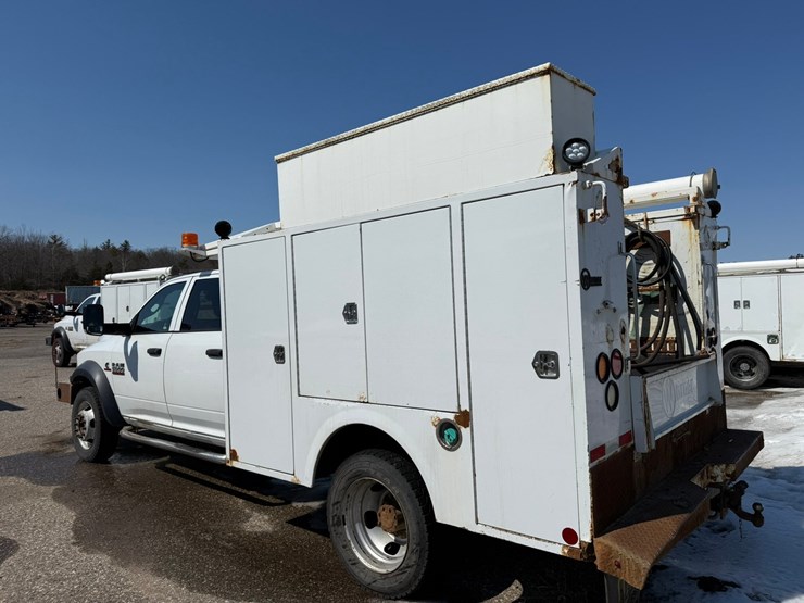 #1063-•-2014-ram-5500-heavy-duty-service-truck-image-3
