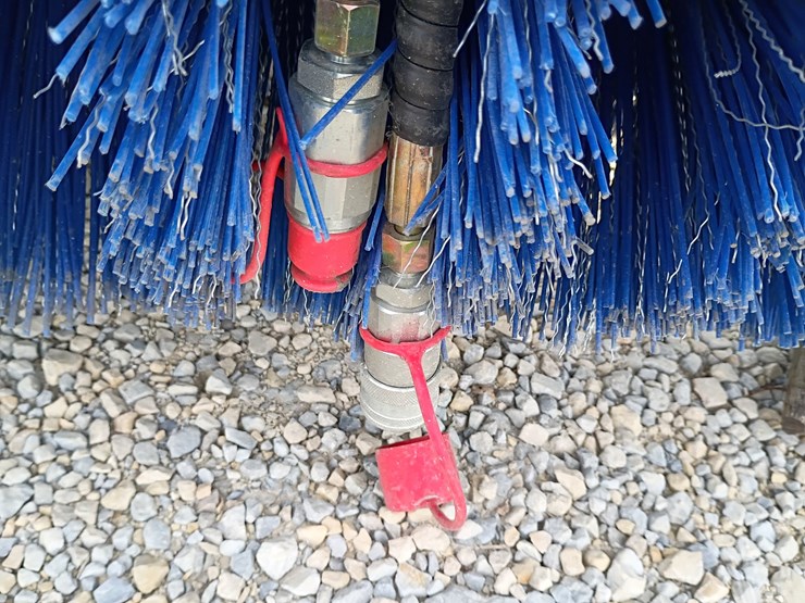 #23932-•-sweeper-mini-skid-steer-attachment-image-11