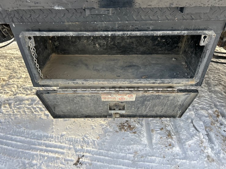 2021-ford-f550-image-30