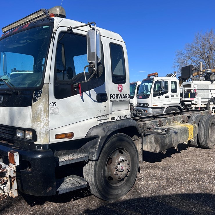 #1694 • 2004 Isuzu Cab And Chassis