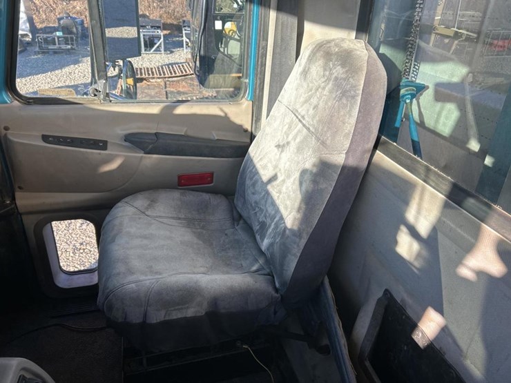 2001-mack-ch613-image-82