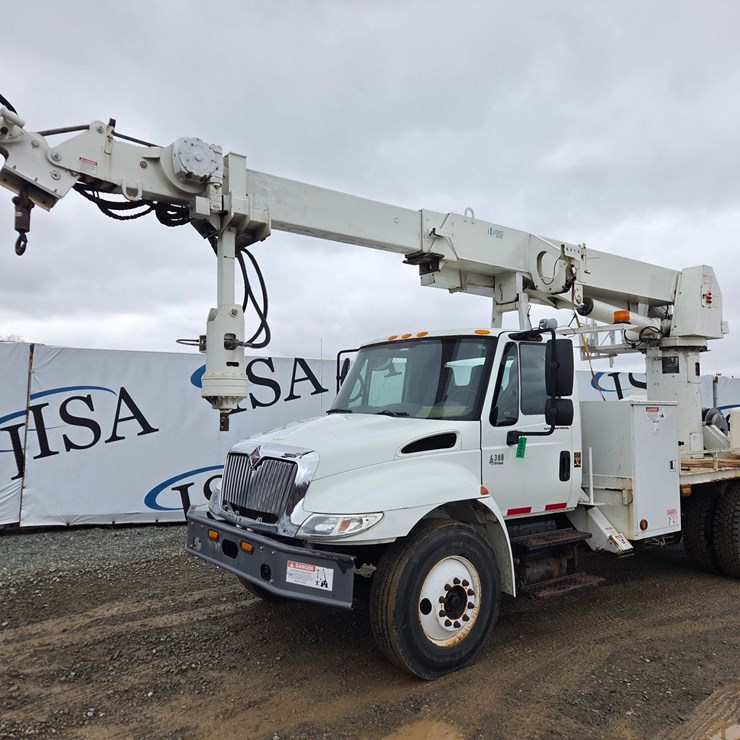 2003 INTERNATIONAL 4300 SBA