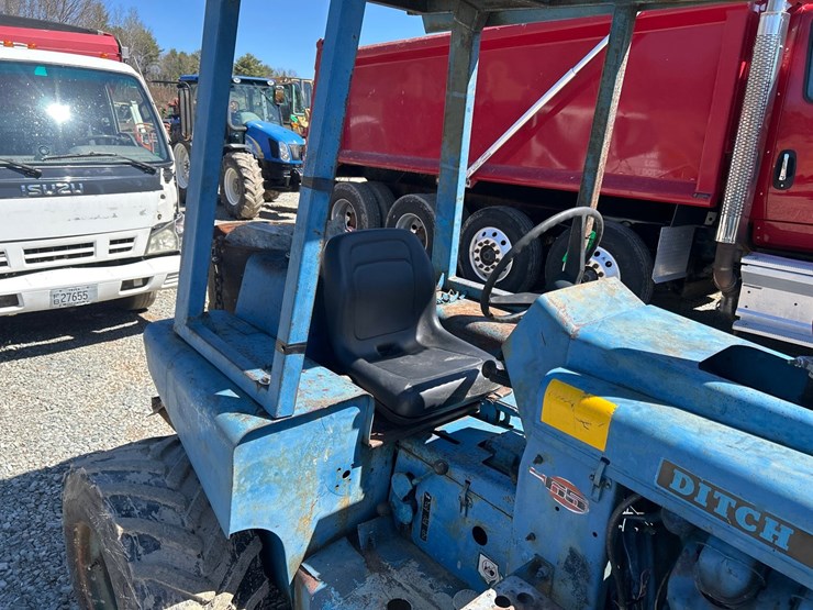 ditch-witch-r65-image-36