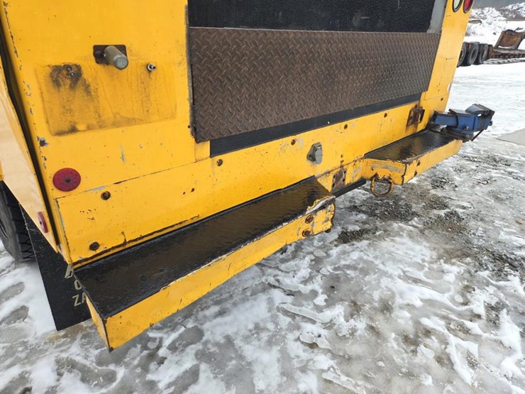 2005-massey-ferguson-8-image-23