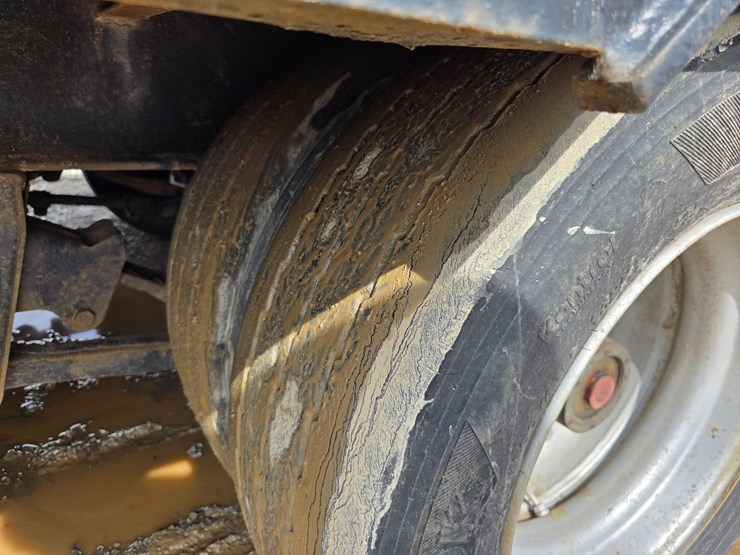 2013-massey-ferguson-8-image-46